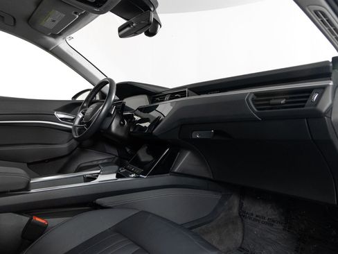 Used 2021 Audi e-tron Premium w/ Convenience Plus Package image 24