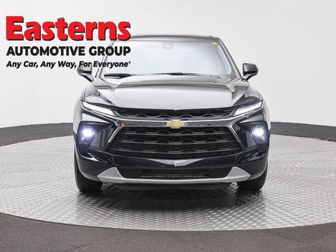 Used 2025 Chevrolet Blazer LT FWD image 2