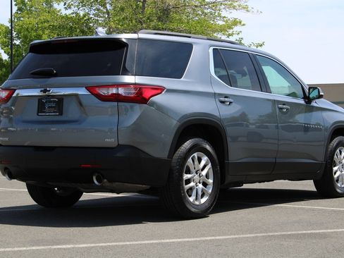 Used 2020 Chevrolet Traverse LT w/ Driver Confidence II Package AWD/4WD image 8