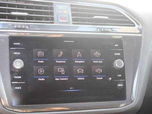 Used 2021 Volkswagen Tiguan SE R-Line FWD image 23