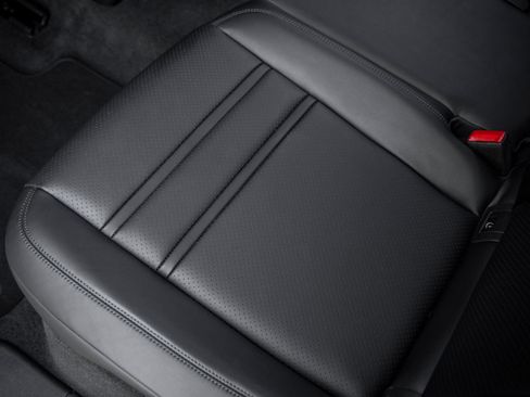 Certified 2025 Porsche Cayenne GTS AWD/4WD image 36