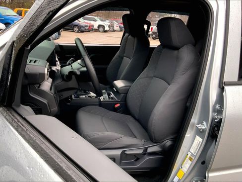 Used 2025 Toyota Tacoma SR image 8