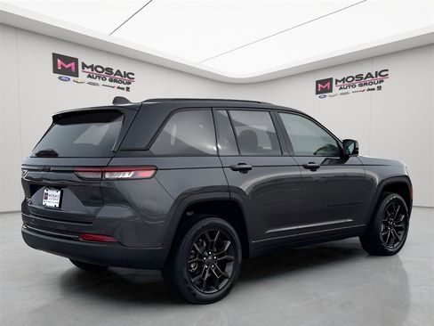 New 2025 Jeep Grand Cherokee Limited image 8