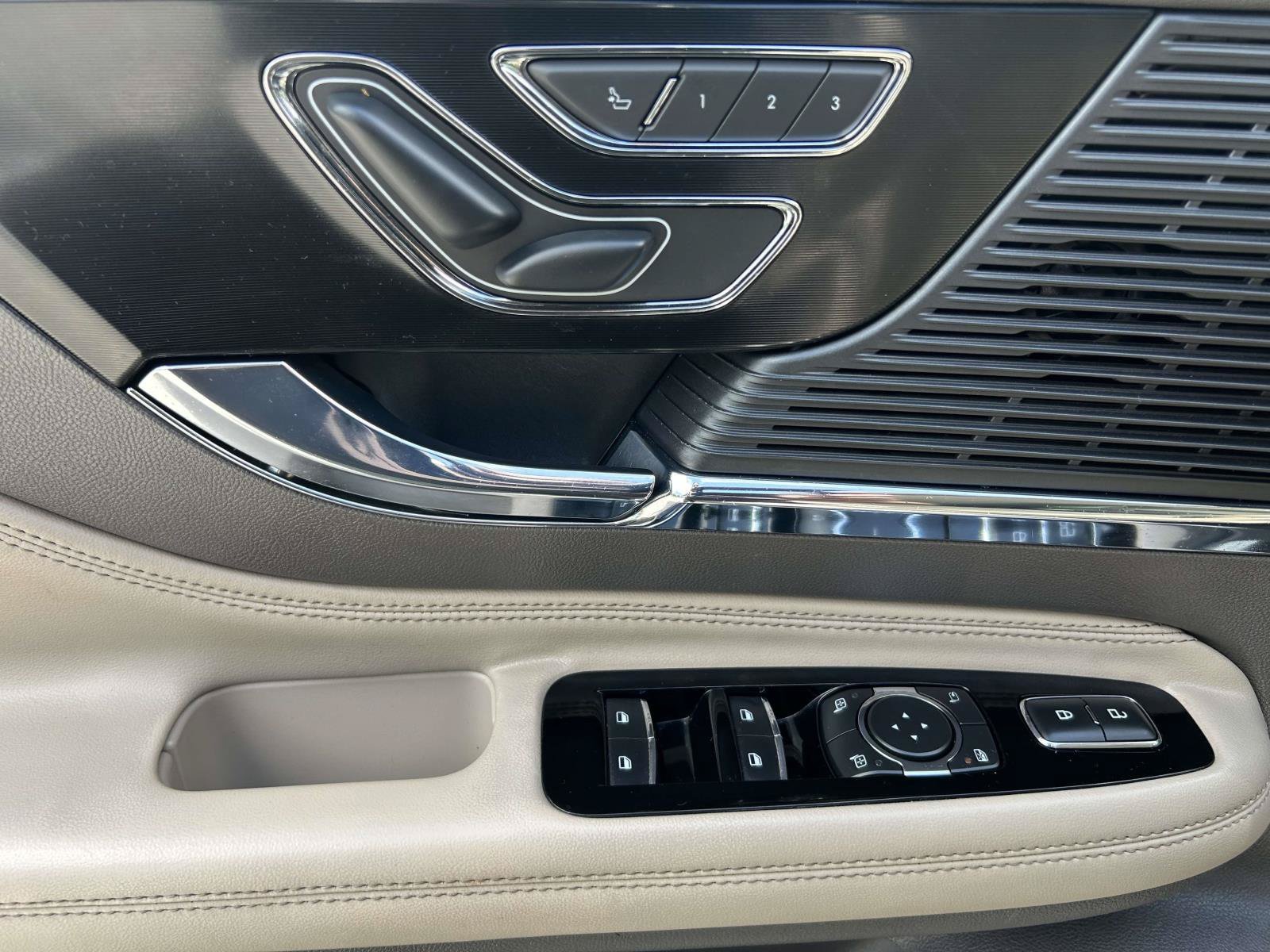 Used 2022 Lincoln Corsair AWD w/ Premium Package image 20