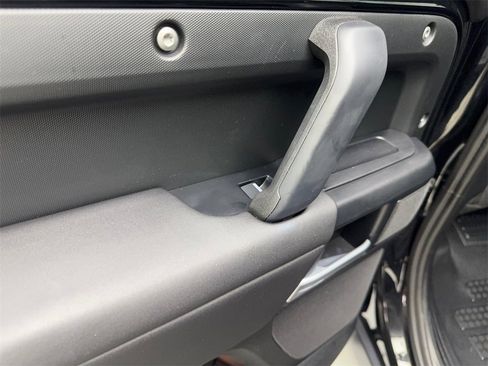 Used 2025 Land Rover Defender 110 S image 31