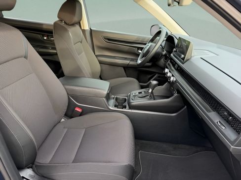 Used 2025 Honda CR-V LX image 27