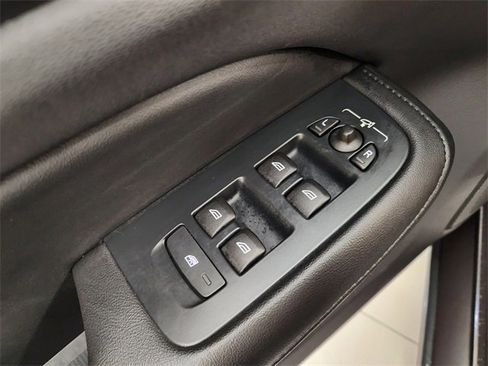 Used 2024 Volvo S60 B5 Core image 23