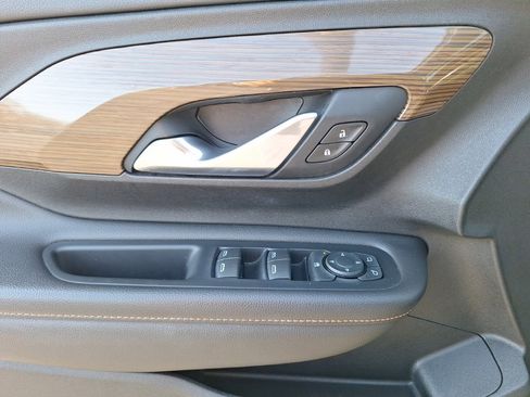 Used 2020 GMC Terrain SLE image 3