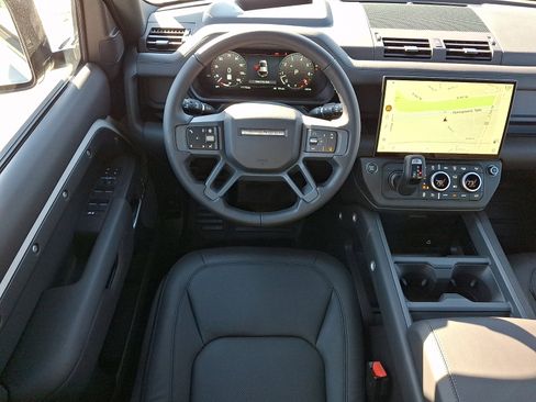 New 2026 Land Rover Defender 110 X-Dynamic SE image 4