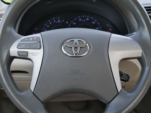 Used 2010 Toyota Camry LE FWD image 30