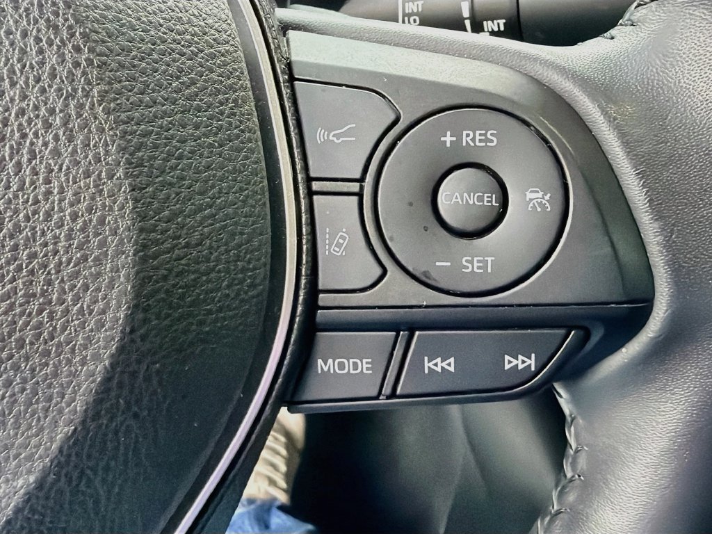 Used 2020 Toyota Corolla XSE FWD image 13