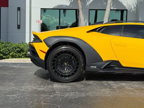 Used 2023 Lamborghini Huracan Sterrato AWD/4WD image 19