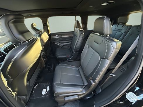 New 2025 Jeep Grand Cherokee L Overland image 13