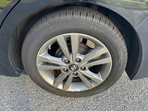 Used 2017 Hyundai Elantra SE FWD image 10