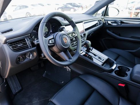 Used 2026 Porsche Macan AWD/4WD image 4