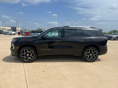 Certified 2026 Chevrolet Traverse High Country w/ LPO, Floor Liner Package AWD/4WD image 2
