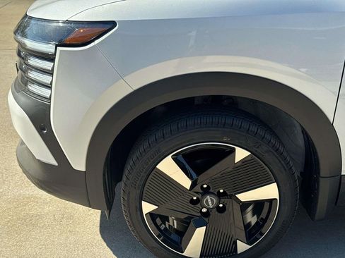 New 2026 Nissan Kicks SR w/ Illumination Package FWD image 5