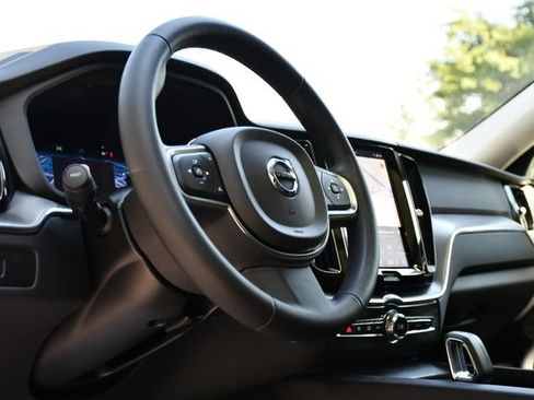 Certified 2024 Volvo XC60 B5 Core w/ Climate Package AWD/4WD image 13