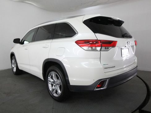 Used 2018 Toyota Highlander Limited FWD image 7