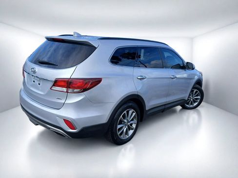 Used 2017 Hyundai Santa Fe SE AWD/4WD image 3