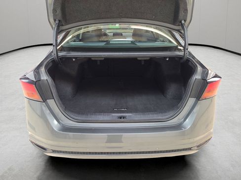 Used 2025 Nissan Altima 2.5 SV FWD image 10