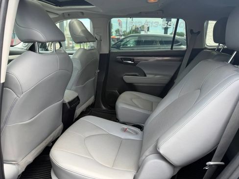Used 2022 Toyota Highlander Limited AWD/4WD image 25