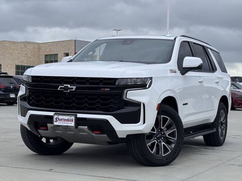 Used 2023 Chevrolet Tahoe Z71 w/ Luxury Package AWD/4WD image 2