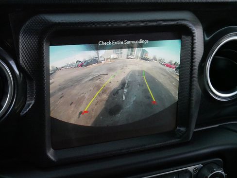 Used 2021 Jeep Wrangler Unlimited Sahara image 29