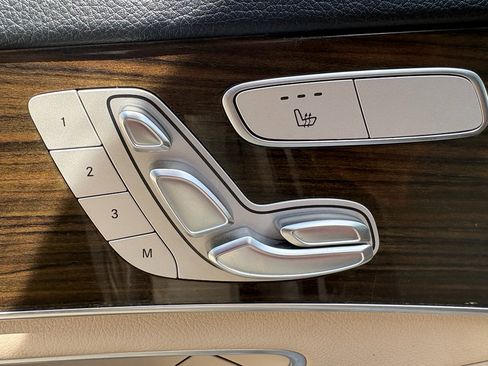 Used 2018 Mercedes-Benz C 300 Sedan image 9