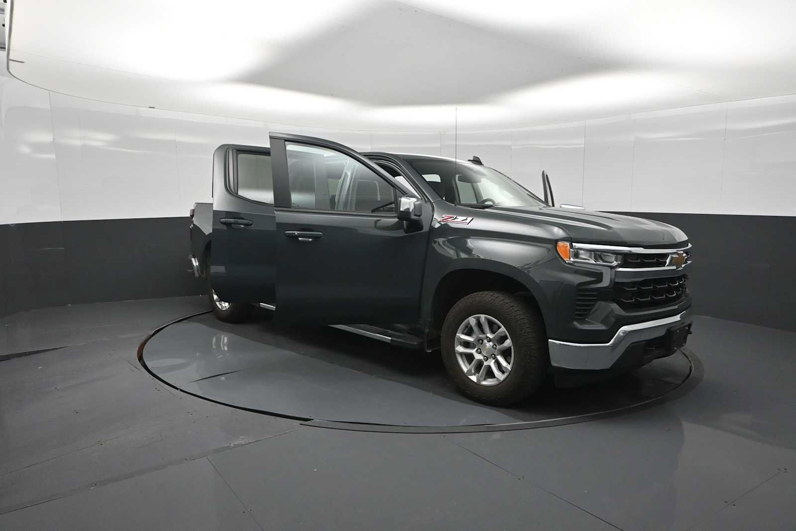 Used 2025 Chevrolet Silverado 1500 LT w/ Z71 Off-Road Package AWD/4WD image 41