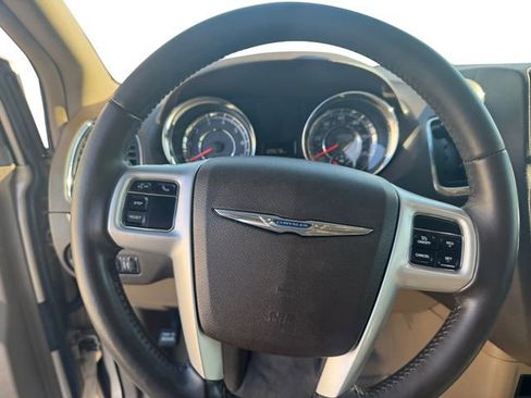 Used 2015 Chrysler Town & Country LX image 12
