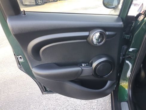 Used 2018 MINI Cooper 4-Door Hardtop image 11