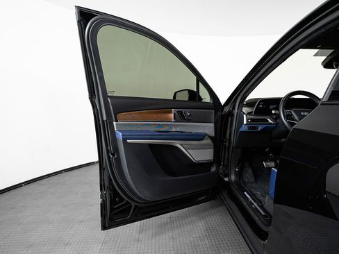 Used 2026 Cadillac Vistiq Premium Luxury w/ LPO, Floor Liner Package AWD/4WD image 16