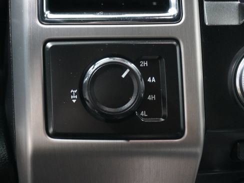 Used 2015 Ford F150 Platinum w/ Equipment Group 701A Luxury AWD/4WD image 29