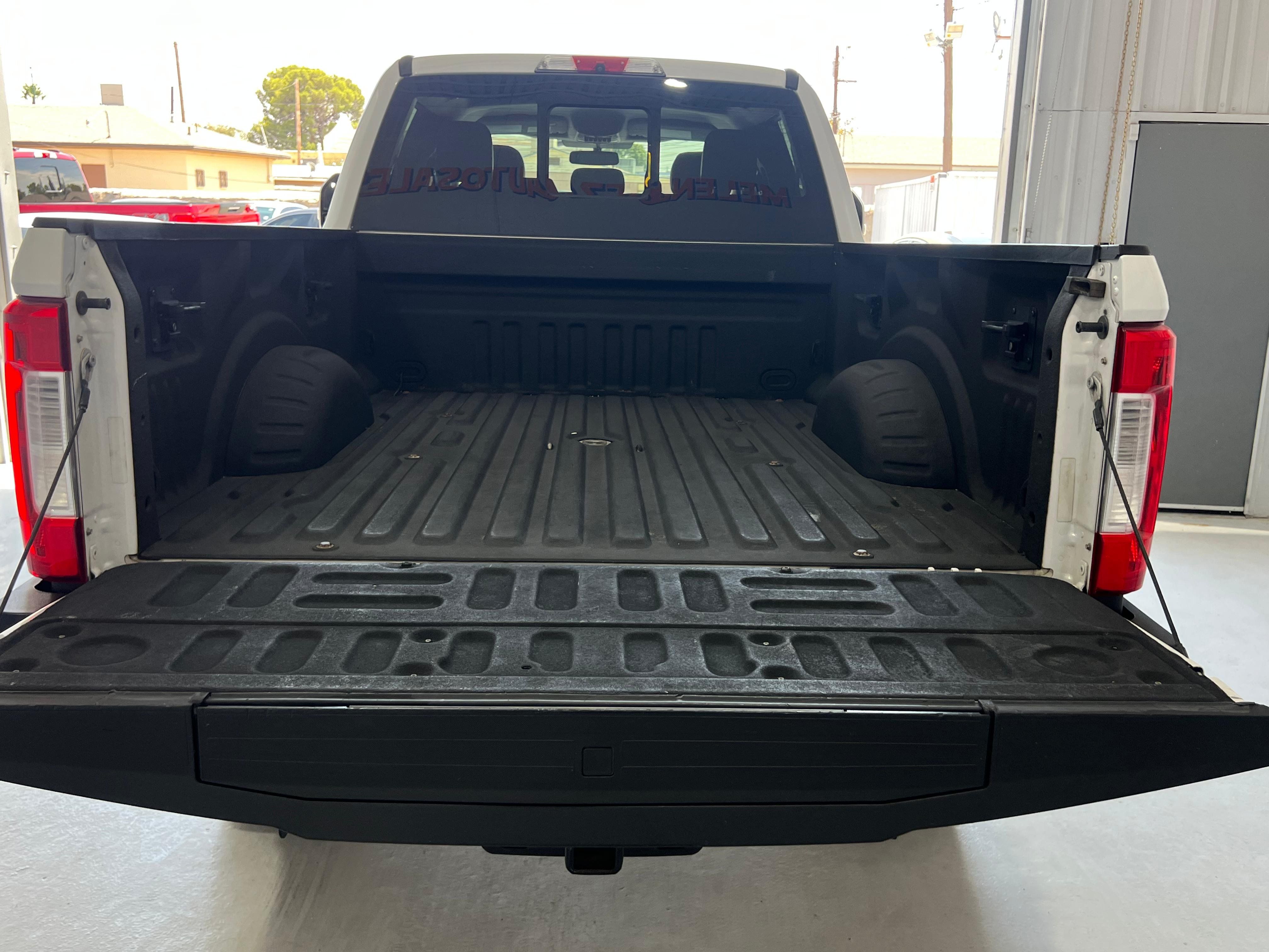 Used 2017 Ford F250 Lariat w/ Lariat Value Package AWD/4WD image 5