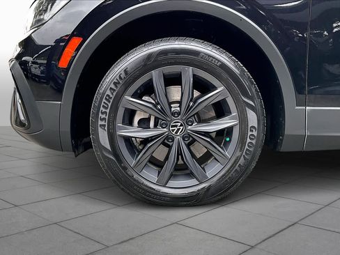 Certified 2022 Volkswagen Tiguan SE image 11