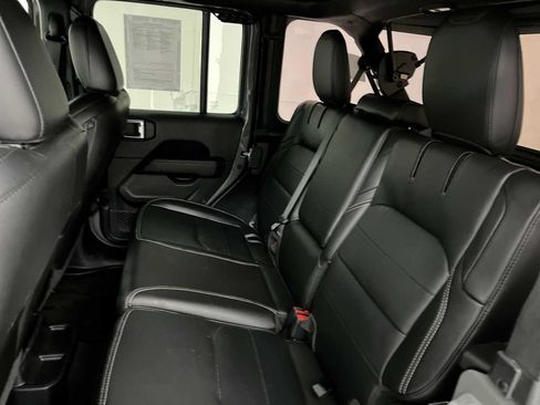 Used 2021 Jeep Wrangler Unlimited Sahara w/ Cold Weather Group AWD/4WD image 30
