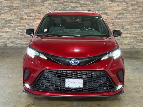 Used 2025 Toyota Sienna XSE w/ XSE Plus Package AWD/4WD image 2