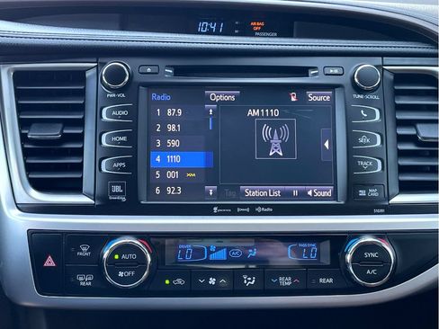 Used 2019 Toyota Highlander Limited Platinum AWD/4WD image 16