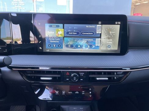 Used 2025 Nissan Kicks SR w/ Illumination Package image 15