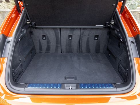 Certified 2025 Porsche Macan Electric image 44