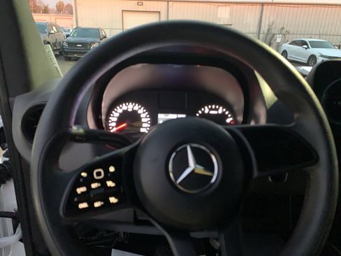 Used 2023 Mercedes-Benz Sprinter 2500 image 18