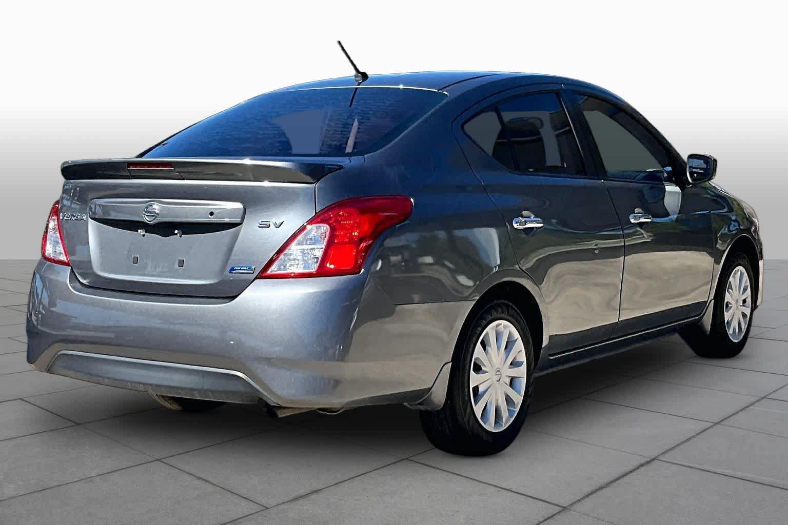 Used 2016 Nissan Versa SV FWD image 13