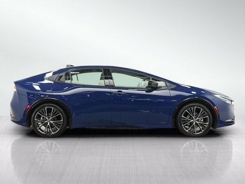 Used 2026 Toyota Prius XLE AWD/4WD image 6