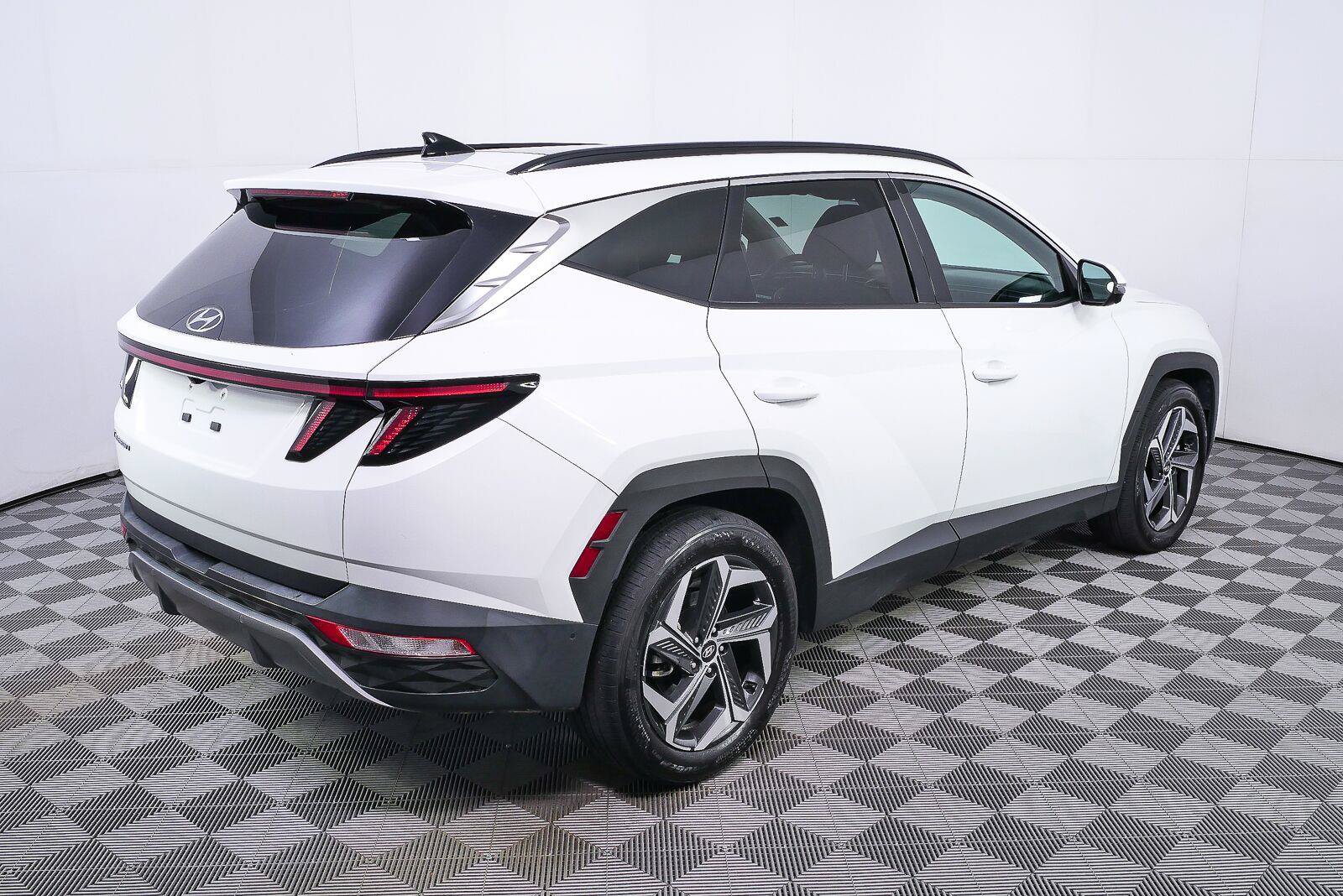 Used 2024 Hyundai Tucson Limited FWD image 3