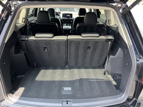 Used 2025 Volkswagen Atlas SE image 8