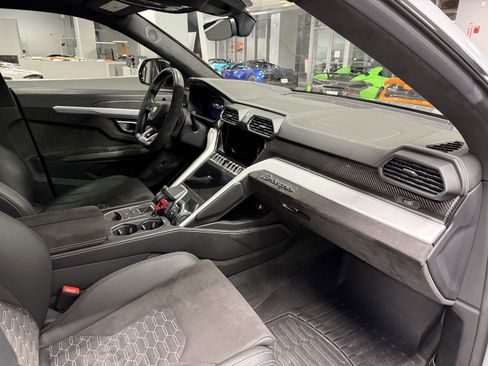 Used 2021 Lamborghini Urus image 17