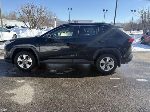 Used 2019 Toyota RAV4 XLE w/ Convenience Package image 4