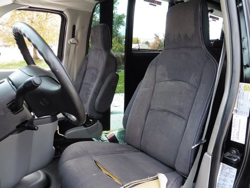 Used 2011 Ford E-450 and Econoline 450 Super Duty w/ Shuttle Bus Prep Pkg image 26