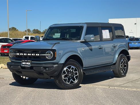 Used 2025 Ford Bronco Outer Banks image 2